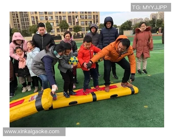 足球明星的手拿包时尚潮流新选择引领运动与生活的完美结合